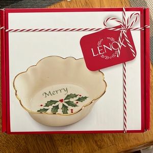 New Lenox Holiday Dish MERRY 4.75 in Christmas